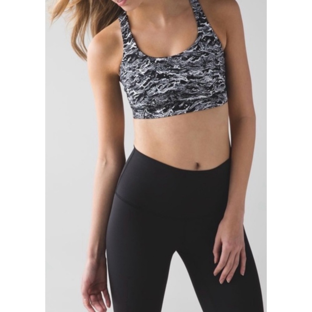LULULEMON Energy Bra in Black & White Nami Wave, Size 6
